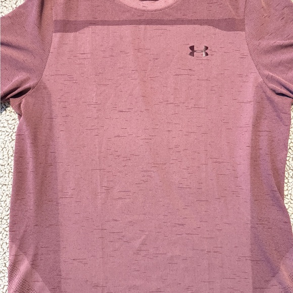 Under Armour Athletic Shirt - Picture 7 of 7